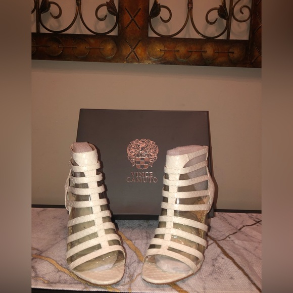 White scales heels; sexy& very classy; worn but no scuff marks - Picture 5 of 7